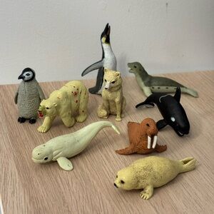 ☘️ BOGO FREE ☘️ Set of 9 Arctic Animal Figurines 2005 k&m